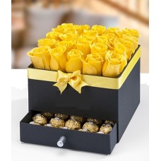 BOX WITH 25 YELLOW ROSES AND SURPRISE BOX WITH FERRERO